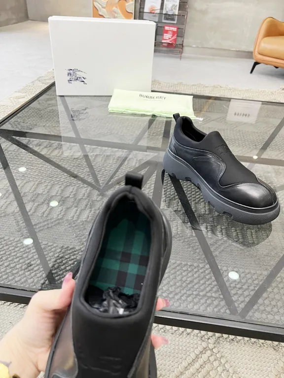 Burberry Shoe 